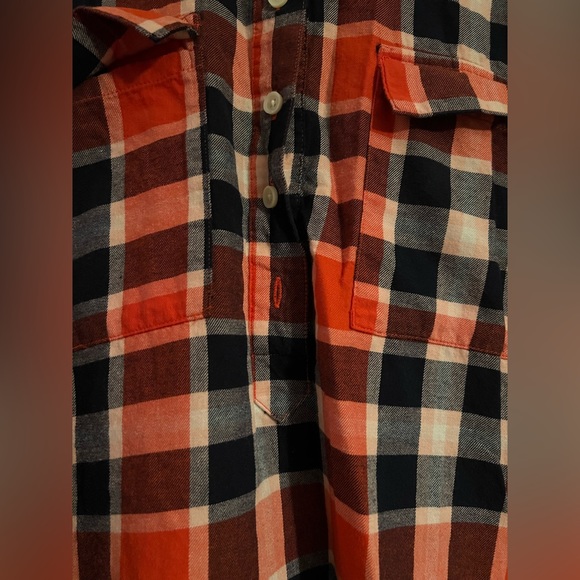 Old Navy boyfriend pull over top, size petite large, red blue plaid - Picture 3 of 8